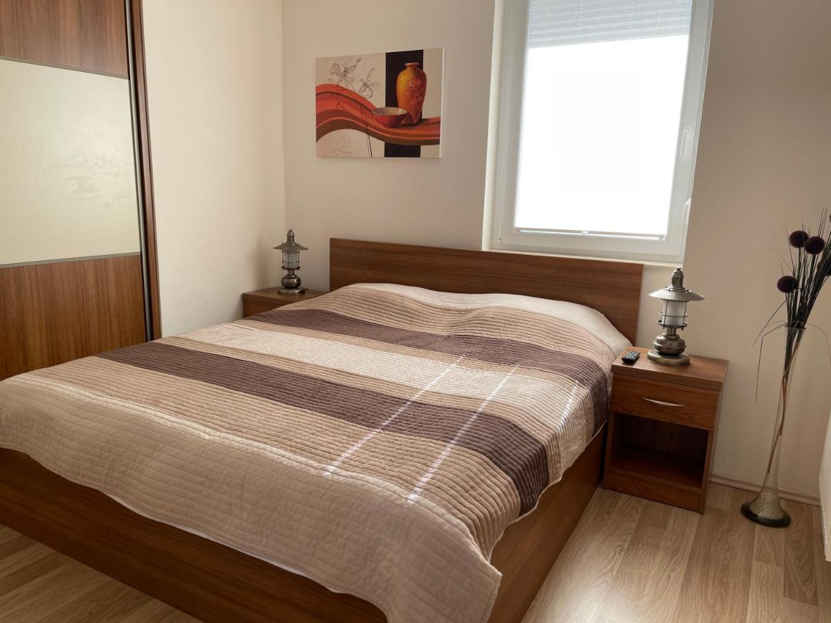 Piano Balaton Apartment Zamardi Bagian luar foto