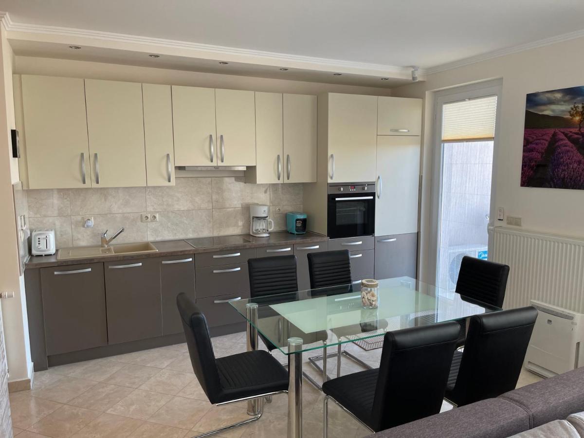 Piano Balaton Apartment Zamardi Bagian luar foto