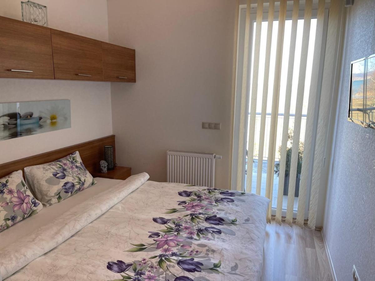 Piano Balaton Apartment Zamardi Bagian luar foto