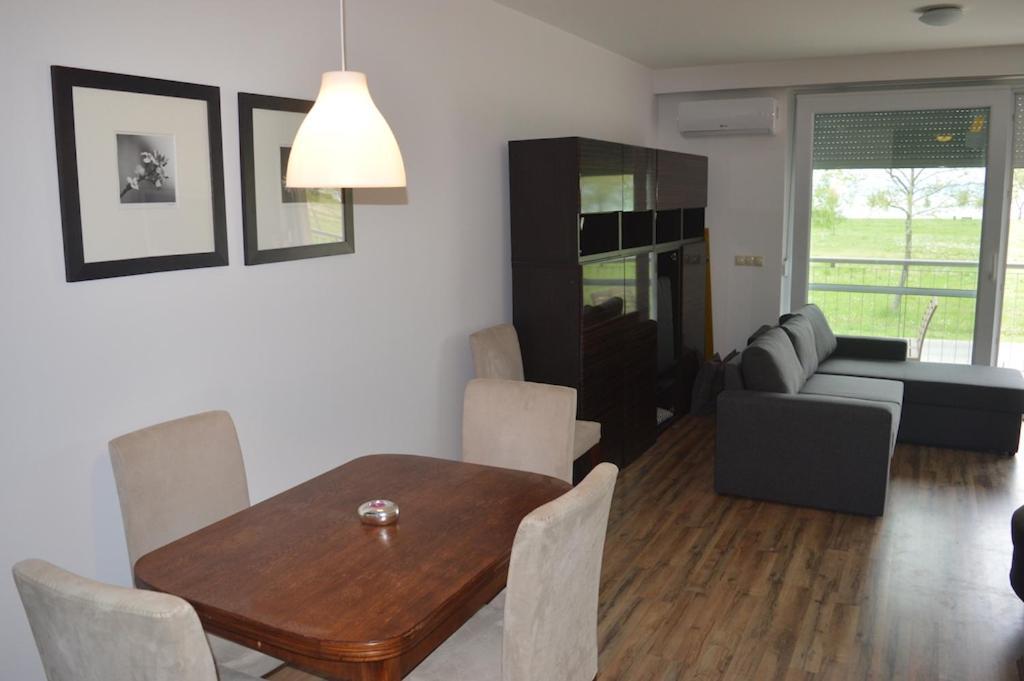 Piano Balaton Apartment Zamardi Bagian luar foto